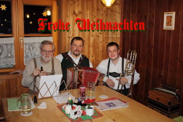 Frohe Weihnachten wünscht das Kirchholztrio